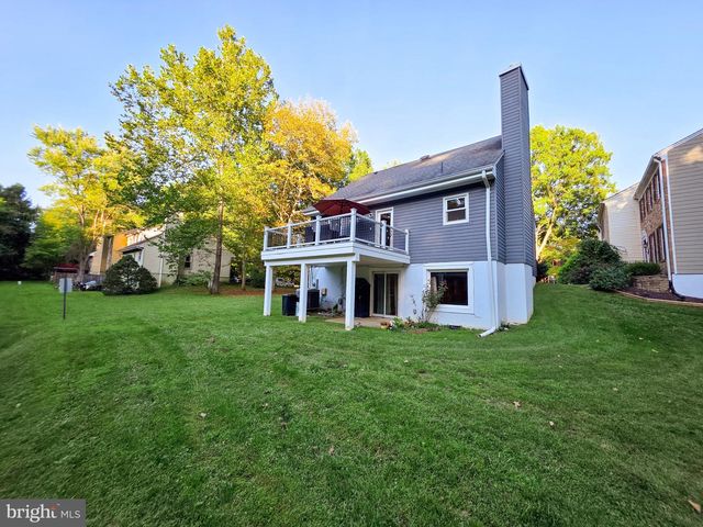 9910 KINGSBRIDGE DR, Fairfax, VA 22031