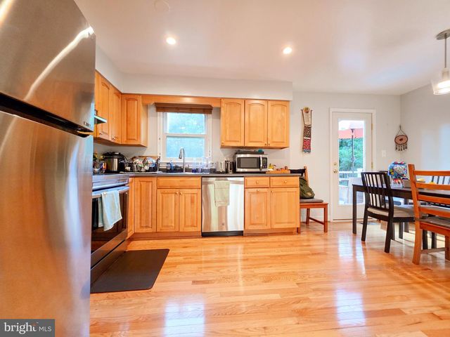 9910 KINGSBRIDGE DR, Fairfax, VA 22031