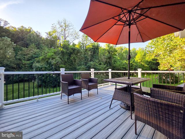 9910 KINGSBRIDGE DR, Fairfax, VA 22031