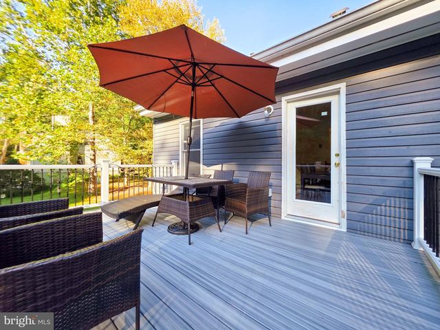 9910 KINGSBRIDGE DR, Fairfax, VA 22031