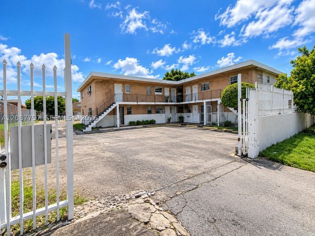 1880 NW 36th St, Miami, FL 33142