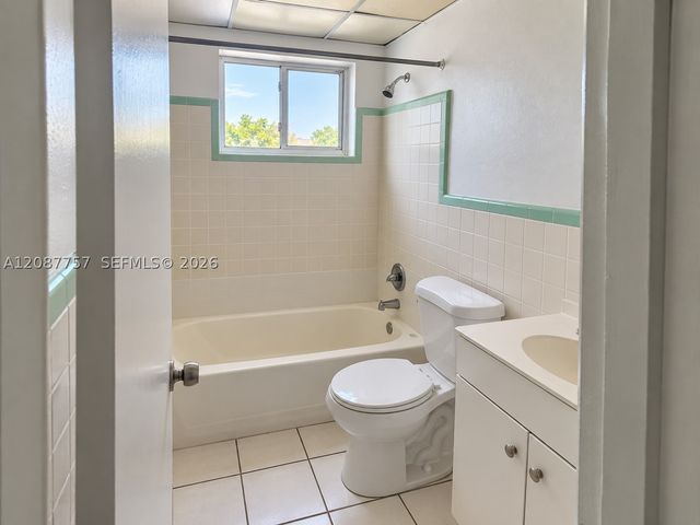 1880 NW 36th St, Miami, FL 33142