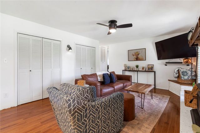 11322 SW Campbell Road, Fayetteville, AR 72701