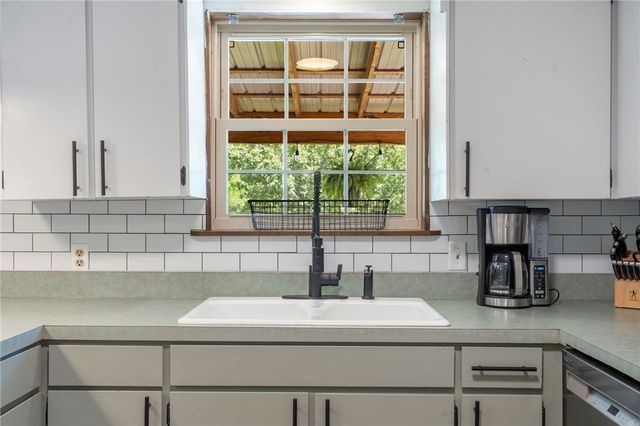 11322 SW Campbell Road, Fayetteville, AR 72701