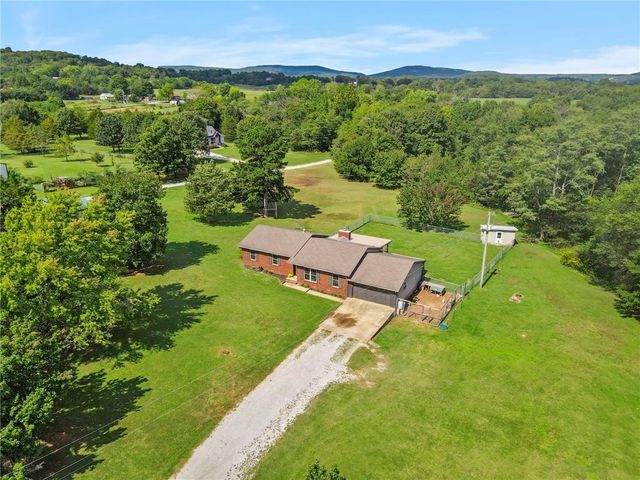 11322 SW Campbell Road, Fayetteville, AR 72701