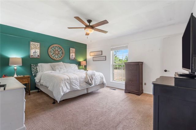 11322 SW Campbell Road, Fayetteville, AR 72701