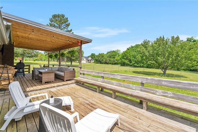 11322 SW Campbell Road, Fayetteville, AR 72701