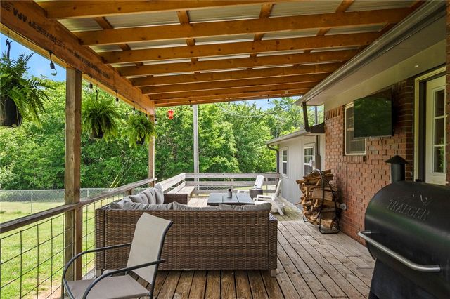 11322 SW Campbell Road, Fayetteville, AR 72701