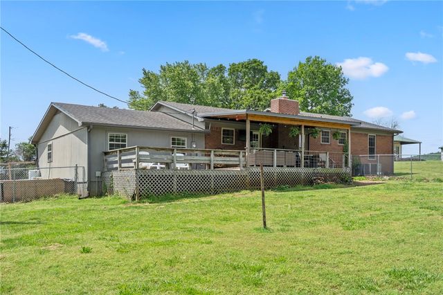 11322 SW Campbell Road, Fayetteville, AR 72701