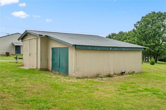 11322 SW Campbell Road, Fayetteville, AR 72701