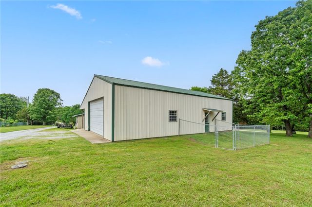 11322 SW Campbell Road, Fayetteville, AR 72701