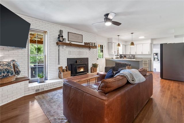 11322 SW Campbell Road, Fayetteville, AR 72701