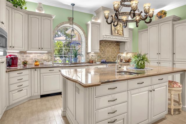 204 Oak Drive, Friendswood, TX 77546