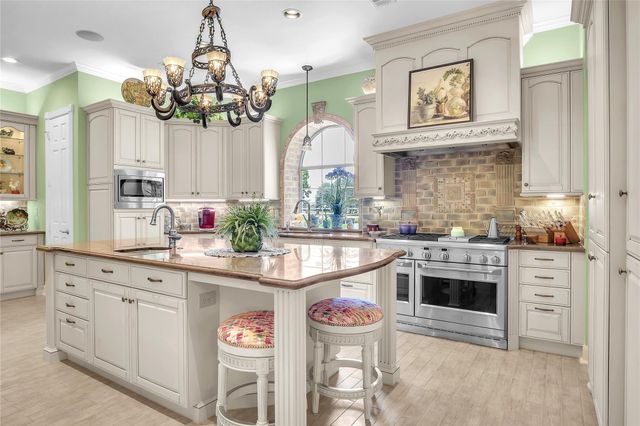 204 Oak Drive, Friendswood, TX 77546