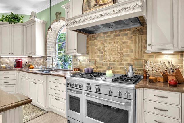 204 Oak Drive, Friendswood, TX 77546