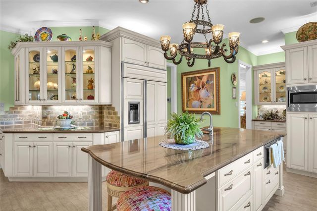 204 Oak Drive, Friendswood, TX 77546