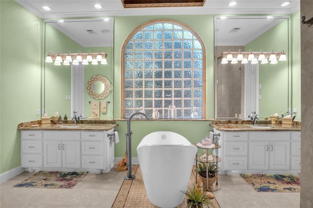 204 Oak Drive, Friendswood, TX 77546