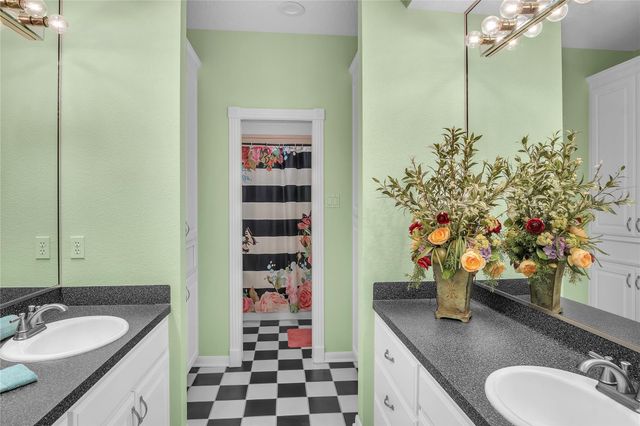 204 Oak Drive, Friendswood, TX 77546