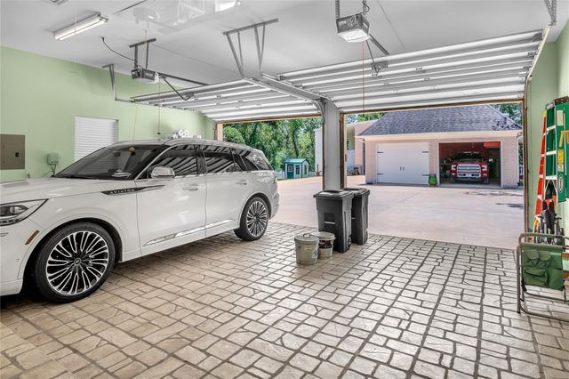 204 Oak Drive, Friendswood, TX 77546