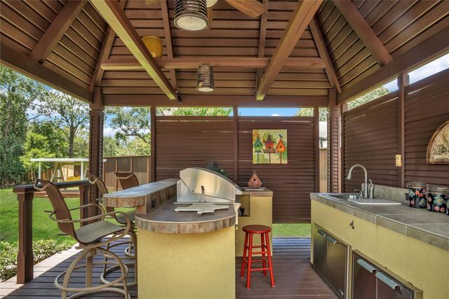 204 Oak Drive, Friendswood, TX 77546