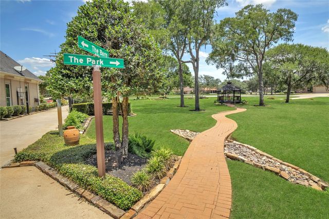 204 Oak Drive, Friendswood, TX 77546