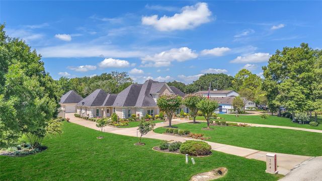 204 Oak Drive, Friendswood, TX 77546