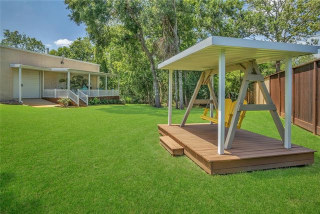 204 Oak Drive, Friendswood, TX 77546