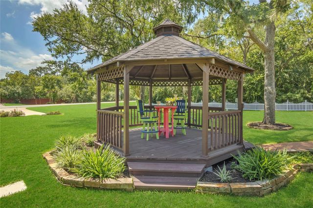 204 Oak Drive, Friendswood, TX 77546