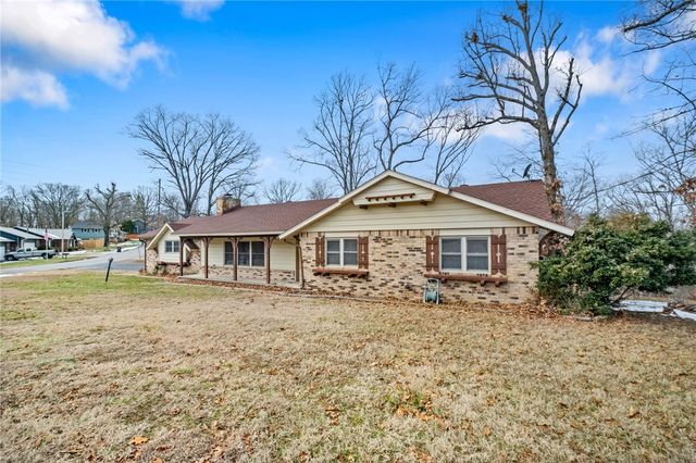 15102 Dutchmans Drive, Rogers, AR 72756
