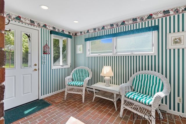 9024 Algoma Avenue NE, Rockford, MI 49341