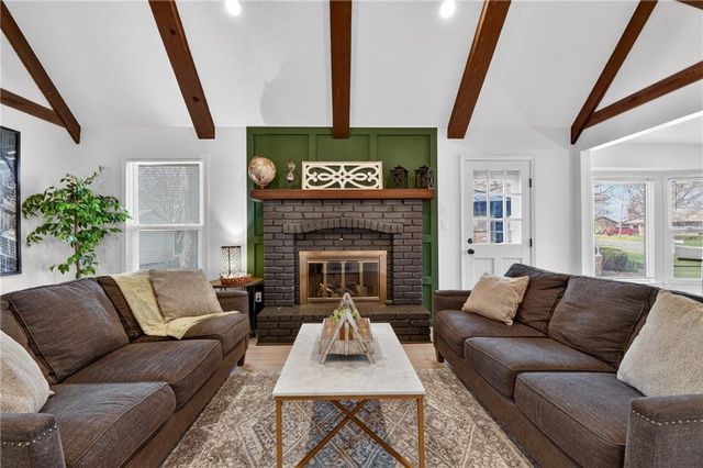 308 SE Richardson Place, Lee's Summit, MO 64063