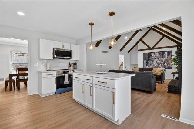 308 SE Richardson Place, Lee's Summit, MO 64063