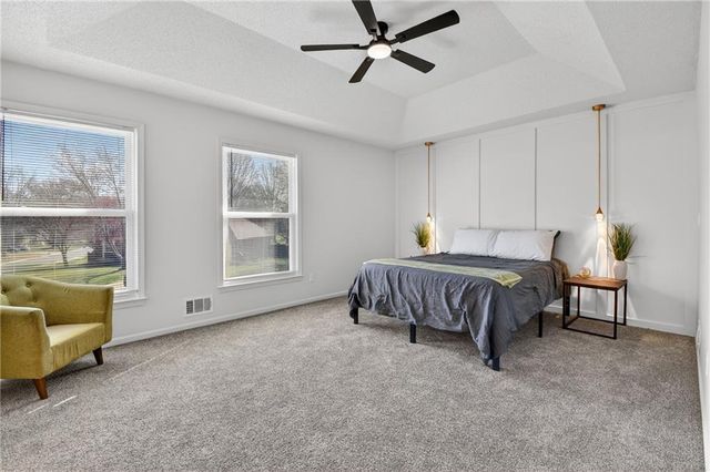 308 SE Richardson Place, Lee's Summit, MO 64063