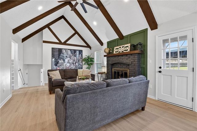 308 SE Richardson Place, Lee's Summit, MO 64063