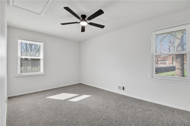 308 SE Richardson Place, Lee's Summit, MO 64063