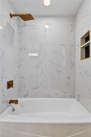 308 SE Richardson Place, Lee's Summit, MO 64063