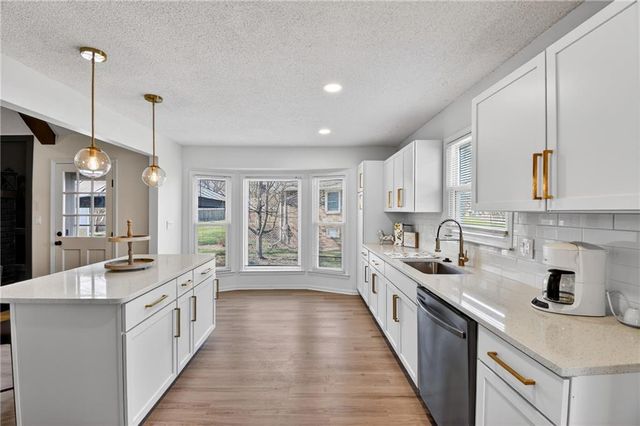 308 SE Richardson Place, Lee's Summit, MO 64063