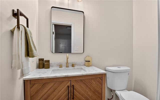 308 SE Richardson Place, Lee's Summit, MO 64063