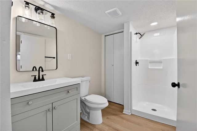 308 SE Richardson Place, Lee's Summit, MO 64063