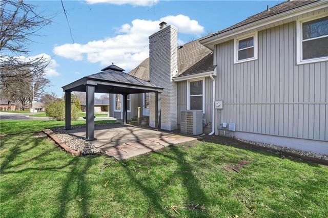 308 SE Richardson Place, Lee's Summit, MO 64063