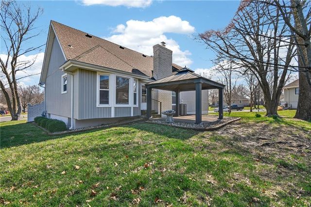 308 SE Richardson Place, Lee's Summit, MO 64063