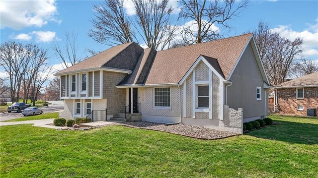308 SE Richardson Place, Lee's Summit, MO 64063