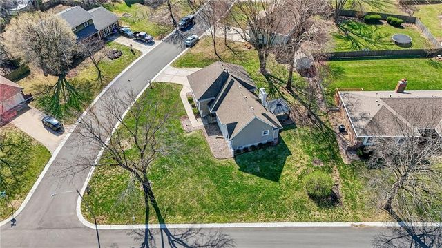 308 SE Richardson Place, Lee's Summit, MO 64063