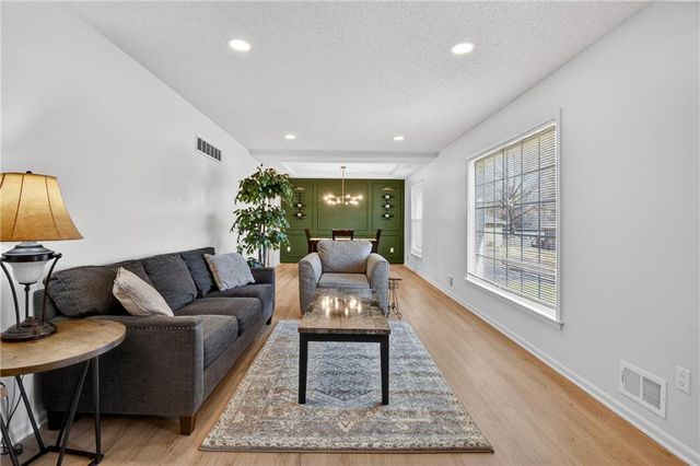 308 SE Richardson Place, Lee's Summit, MO 64063