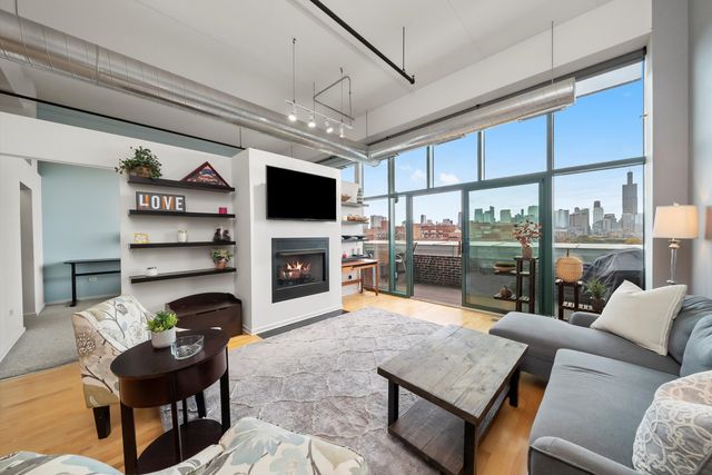 1645 W Ogden Avenue 702, Chicago, IL 60612