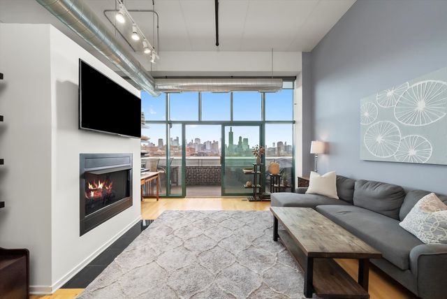 1645 W Ogden Avenue 702, Chicago, IL 60612