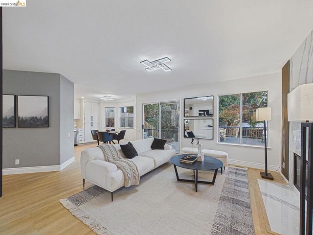 2392 Austin Ct, Castro Valley, CA 94546