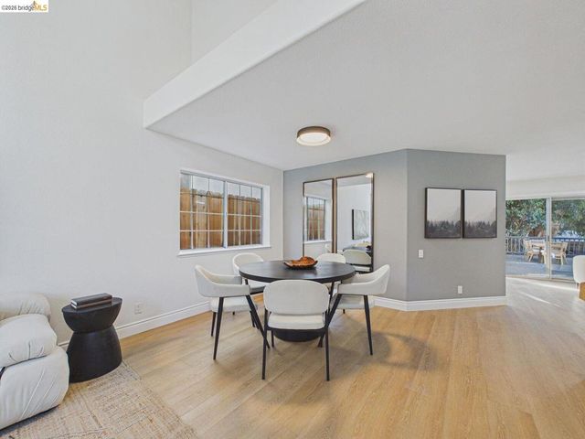 2392 Austin Ct, Castro Valley, CA 94546