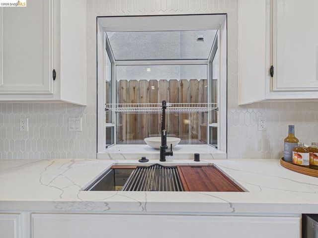 2392 Austin Ct, Castro Valley, CA 94546