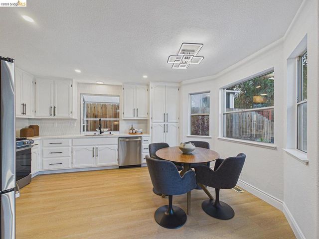 2392 Austin Ct, Castro Valley, CA 94546